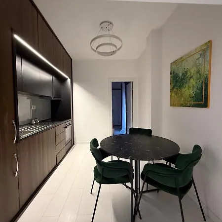 Modern Center Apartment *